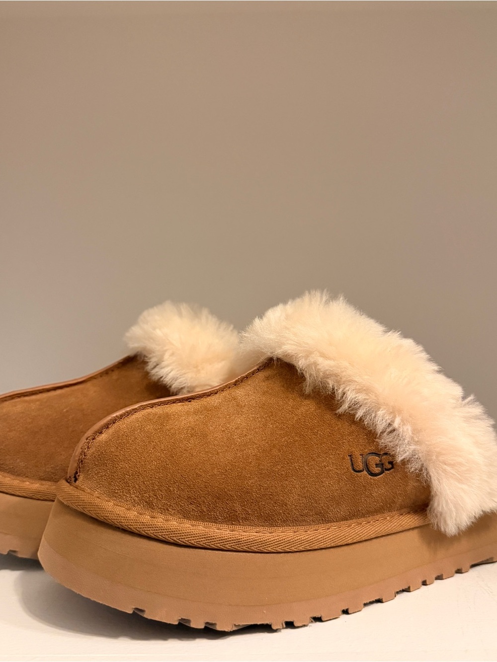 UGG Disquette Platform Slippers Chestnut Shearling Suede Women’s 6